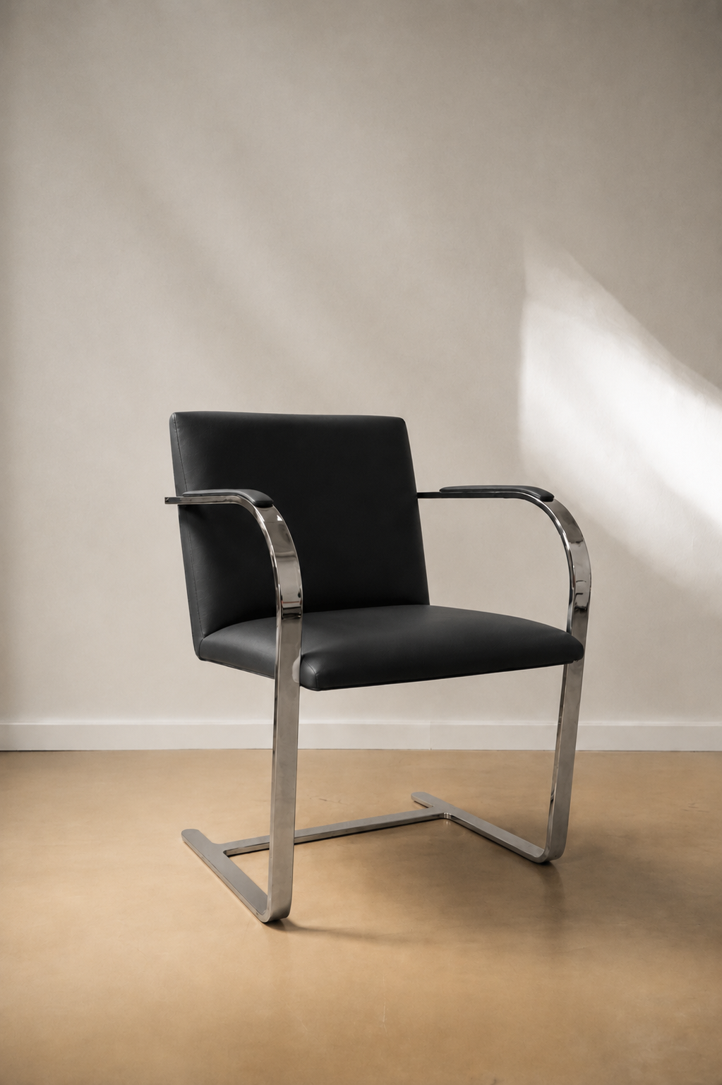 SILLA BRNO CUERO