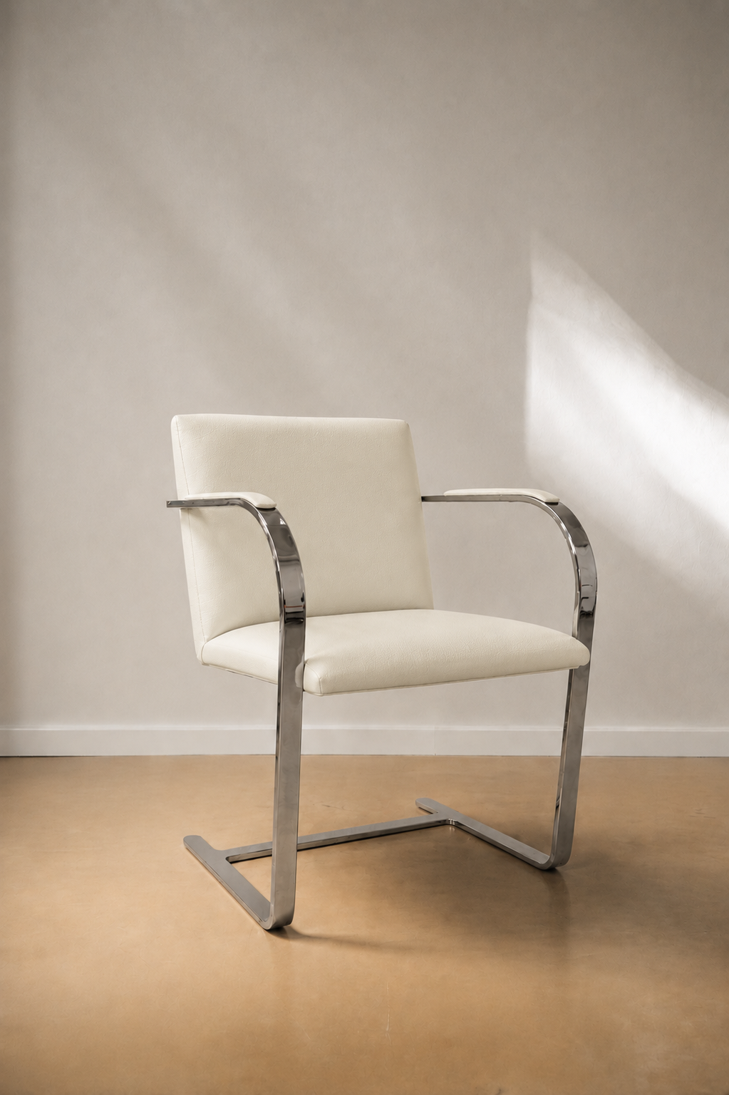 SILLA BRNO CUERO