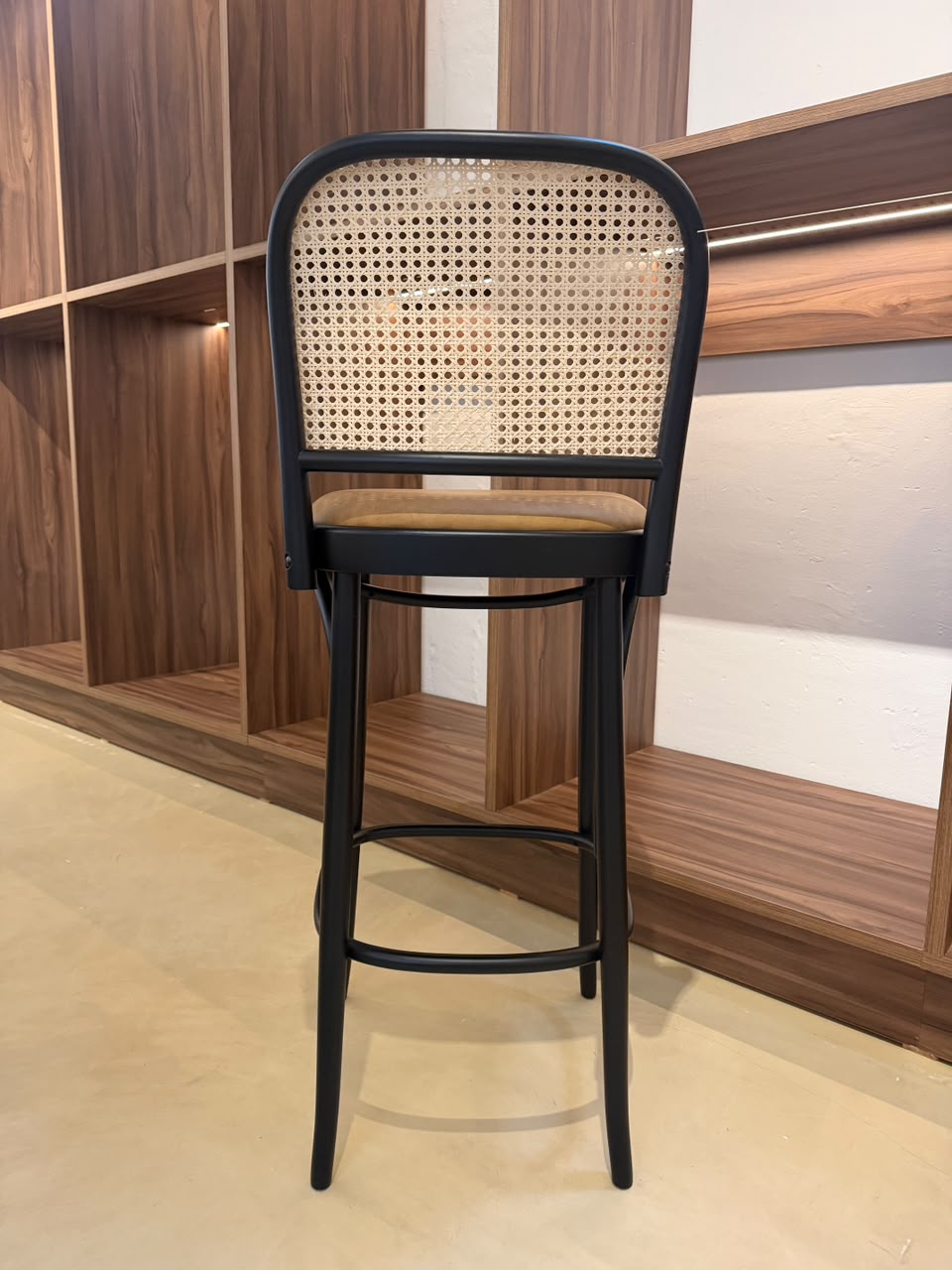 TABURETE THONET NRO 811
