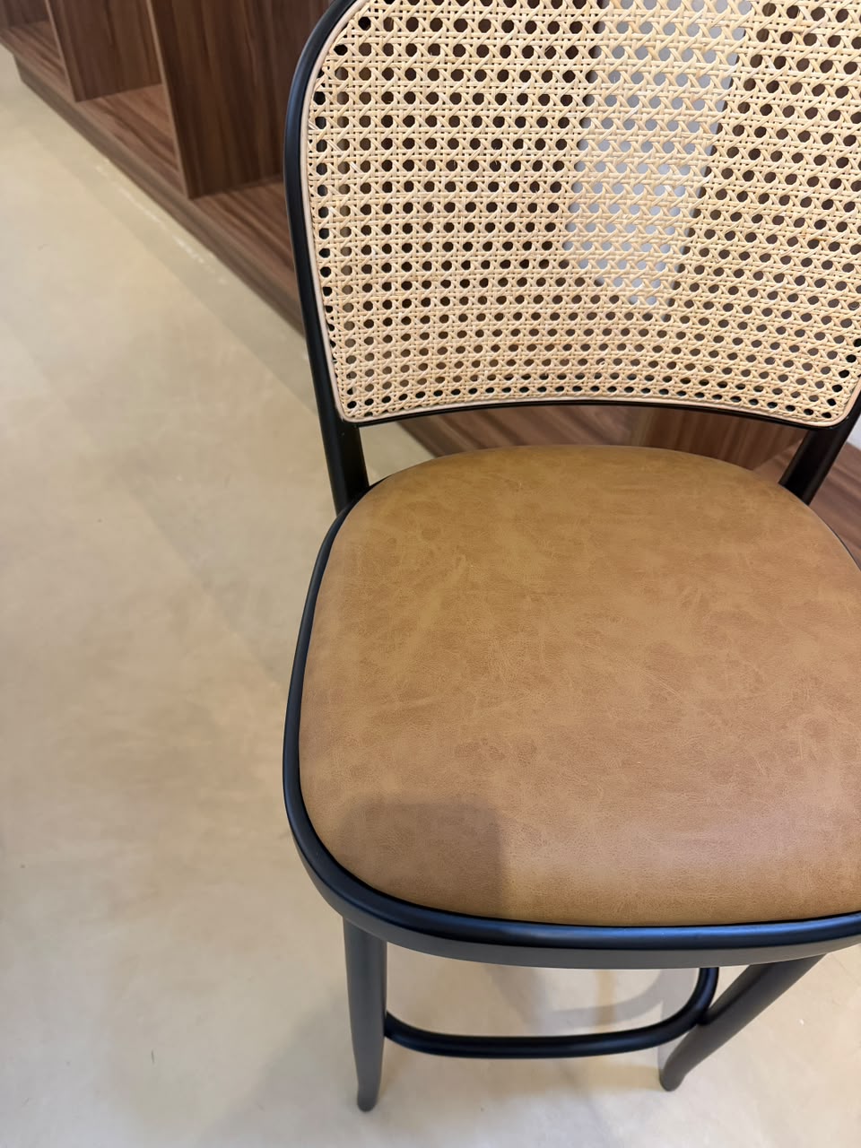 TABURETE THONET NRO 811