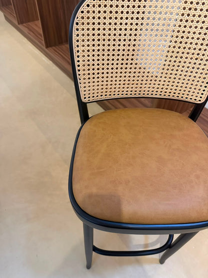 TABURETE THONET NRO 811