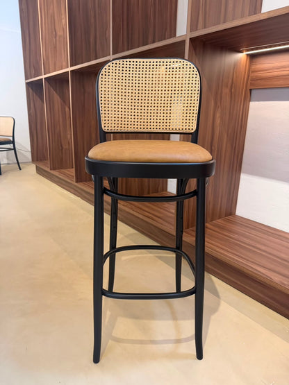 TABURETE THONET NRO 811