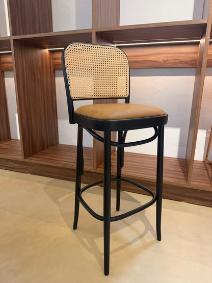 TABURETE THONET NRO 811